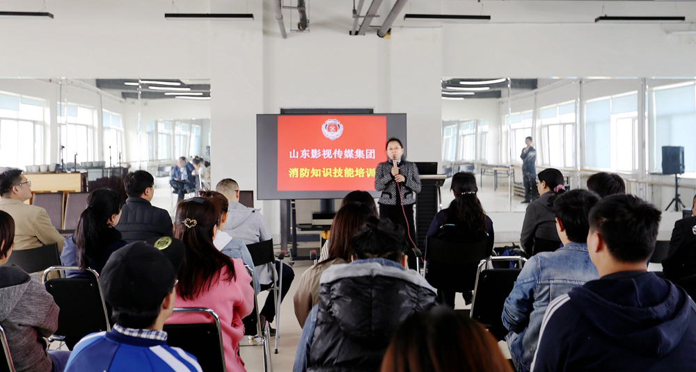 集團(tuán)工會(huì)組織消防知識(shí)培訓(xùn)和逃生安全演練活動(dòng) 集團(tuán)工會(huì)組織消防知識(shí)培訓(xùn)和逃生安全演練活動(dòng)