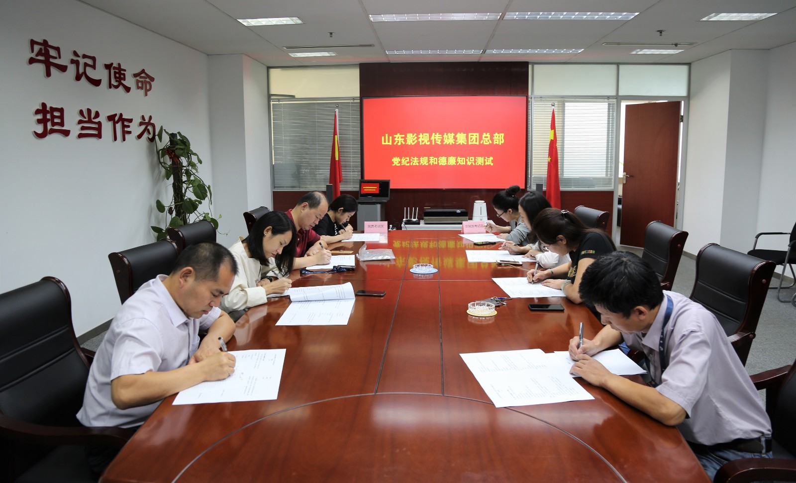 山影集團組織開展黨紀法規(guī)和德廉知識集中學習測試