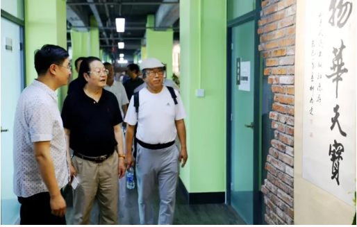 山影集團(tuán)退休干部一行參觀星工坊